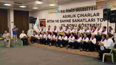 İzmit’in asırlık çınarları yıl sonu gösterisinde göz doldurdu