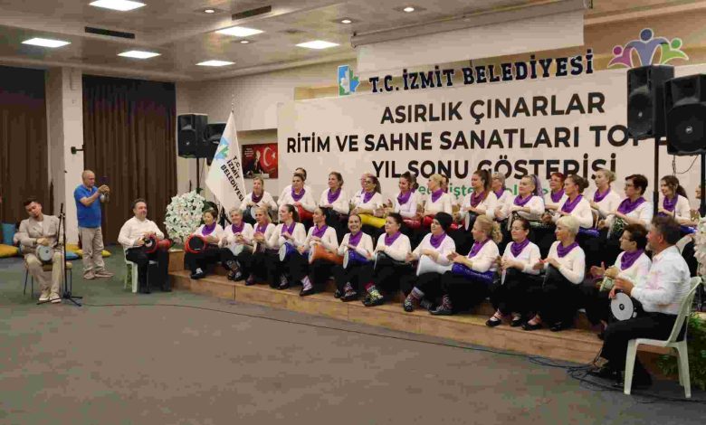 İzmit’in asırlık çınarları yıl sonu gösterisinde göz doldurdu