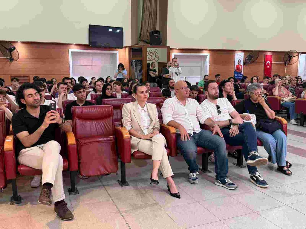 İzmit’te gençlere Üretken Yapay Zeka semineri