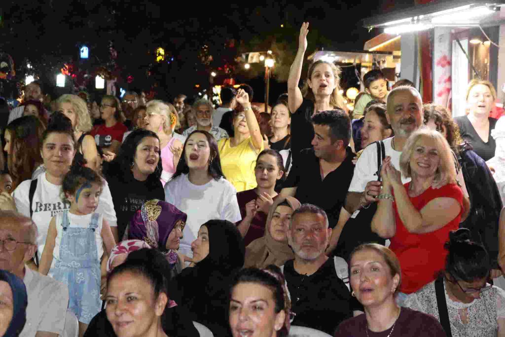 Kapanca Sokak Festivali, İzmit’in kurtuluş coşkusuyla sona erdi