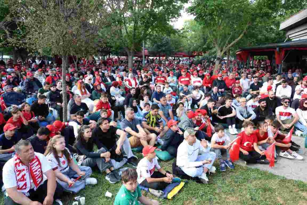 Kartepe Milli Takım İçin Tek Yürek Oldu