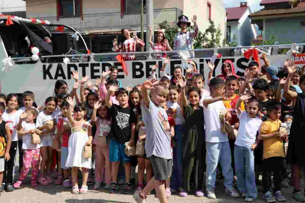 Kartepe’de Bayram Coşkusu Mahalle Mahalle Yaşandı