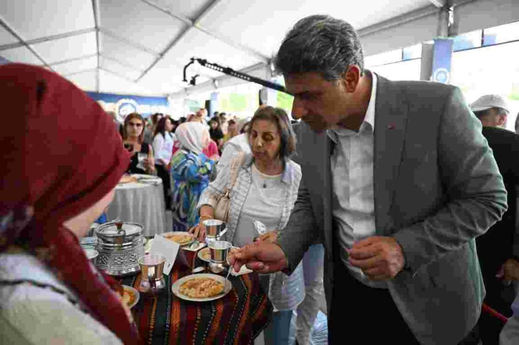 Kartepe’de Lezzet Şöleni Başladı 2. Gastronomi Festivali Kapılarını Açtı