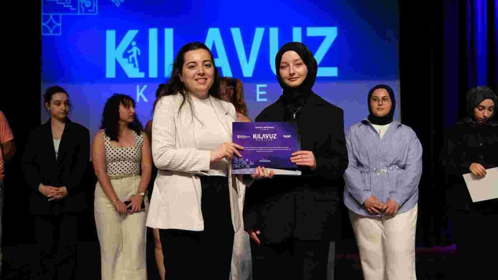 Kılavuz Kariyer’de 358 öğrenci sertifika aldı