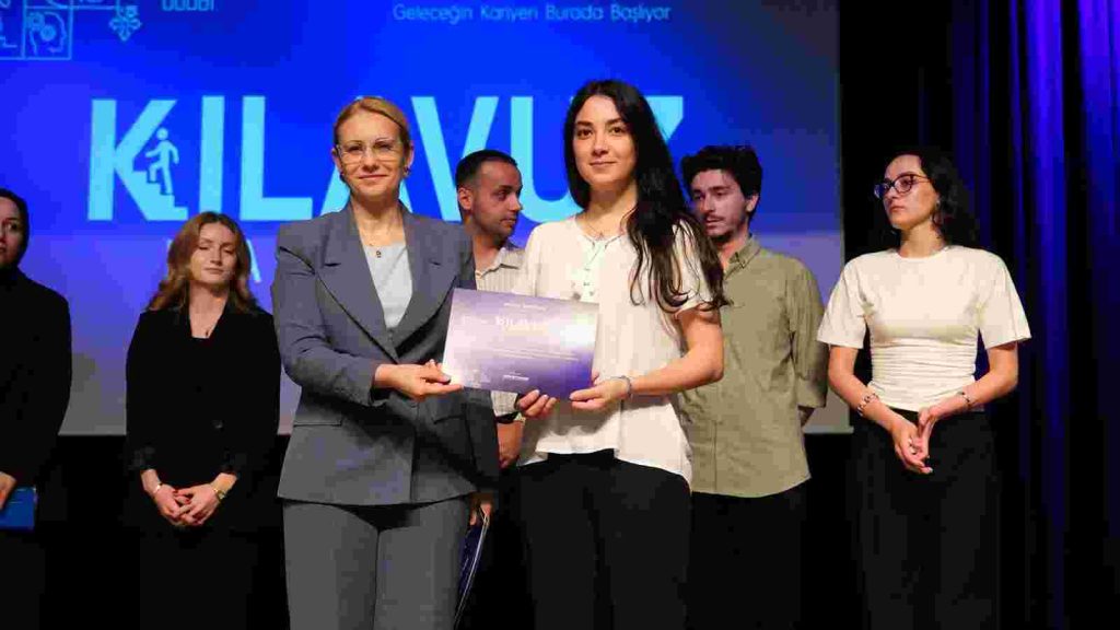 Kılavuz Kariyer’de 358 öğrenci sertifika aldı