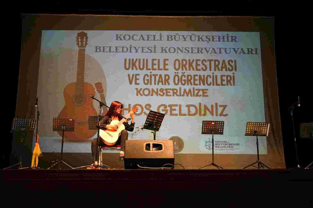 Konservatuvar öğrencileri hem çaldı hem oynadı