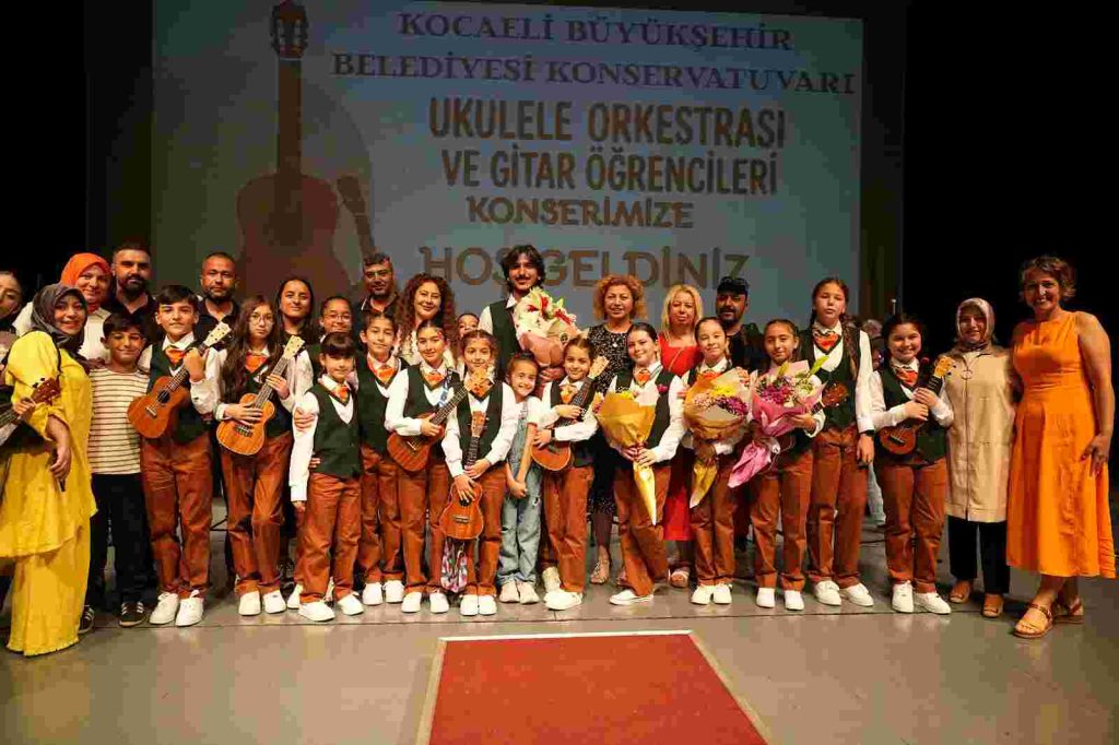 Konservatuvar öğrencileri hem çaldı hem oynadı