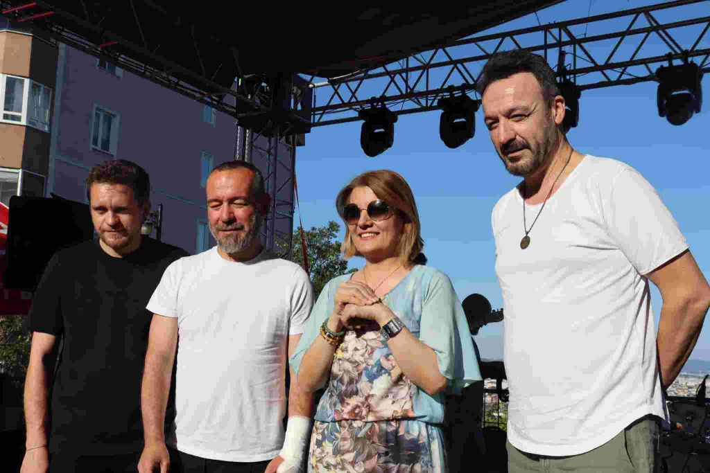"Şarkılarımızı hep birlikte söyleyelim"