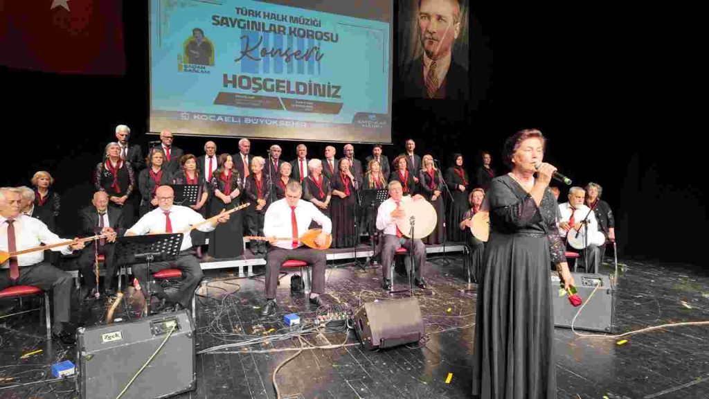 Saygınlar Korosu gönülleri coşturdu