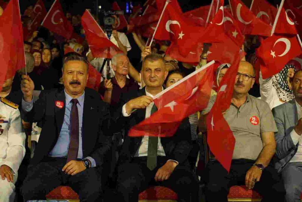 15 Temmuz Demokrasi ve Milli Birlik Günü´nde Gölcük Dimdik Ayakta