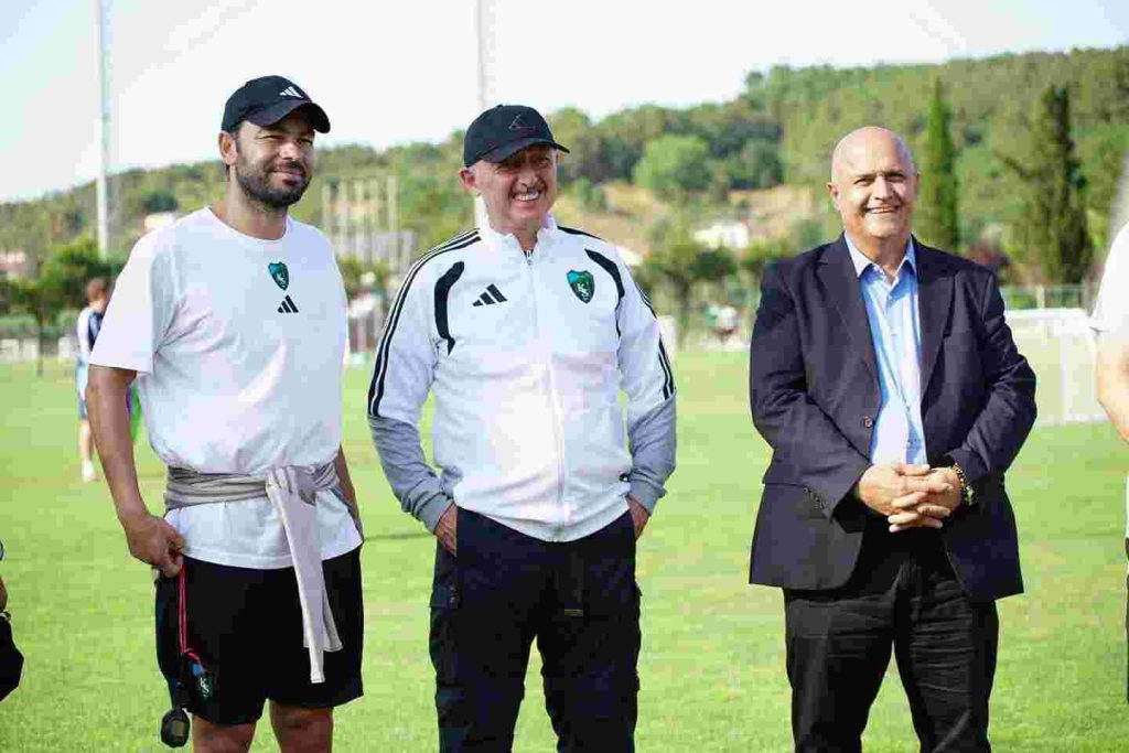 Başkan Büyükakın’dan Kocaelispor’a moral