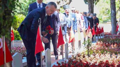 Dualar kahramanlar için yükseldi