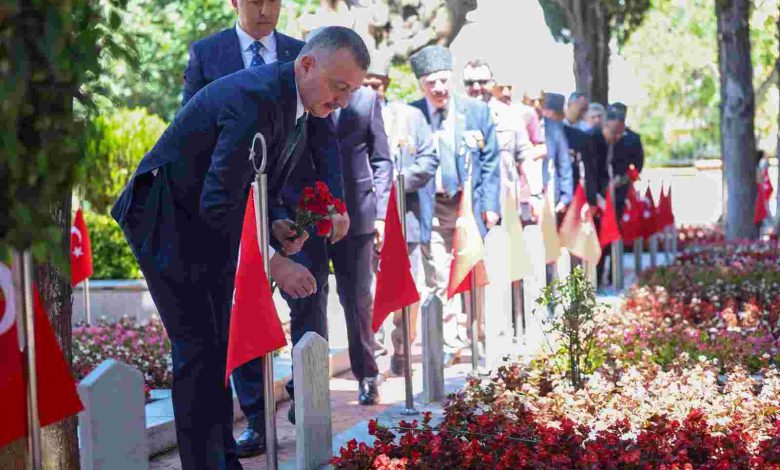 Dualar kahramanlar için yükseldi