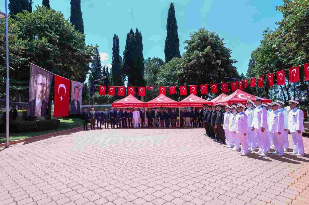Dualar kahramanlar için yükseldi