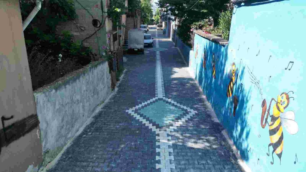 İzmit Belediyesi Paşa’da 5 ayrı noktada yol ve kaldırımları yeniliyor (4).jpg