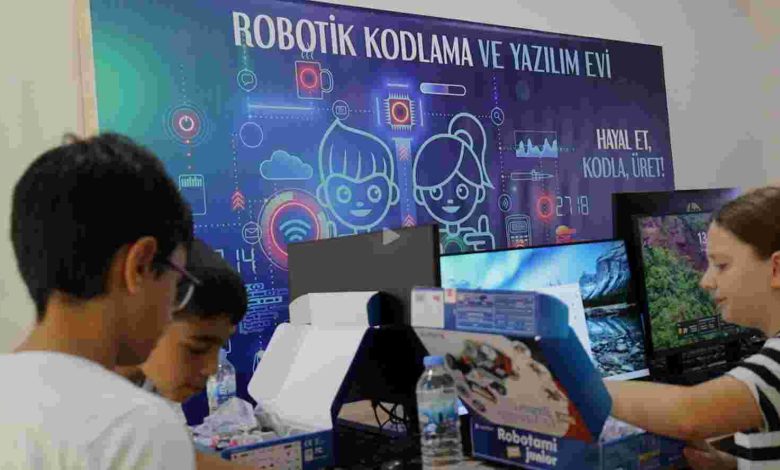 İzmit Belediyesi Robotik Kodlama ve Yazılım Evi’nde eğitimler başladı