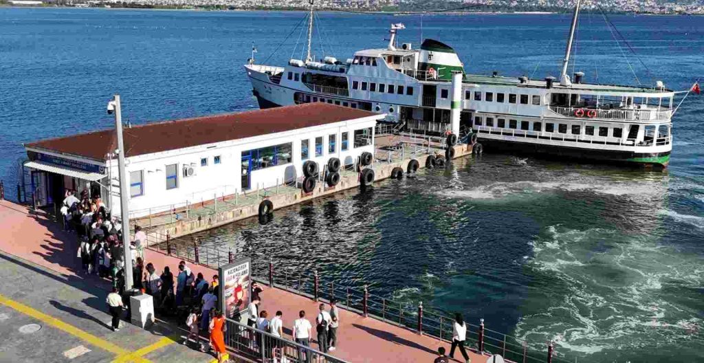 İzmit Körfezi Mehtap Turları yaz akşamlarına renk katıyor