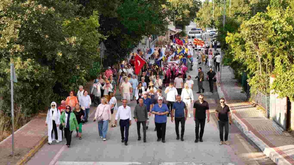 Kartepe'de Balkan Kültürü Coşkusu Yaşandı