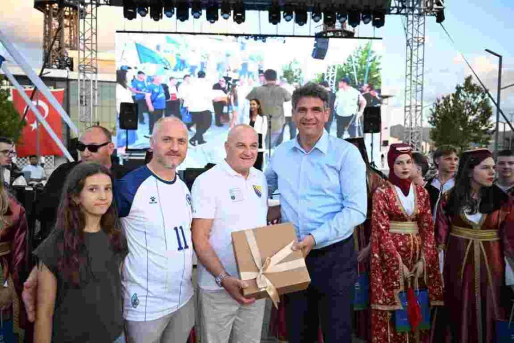Kartepe'de Balkan Kültürü Coşkusu Yaşandı