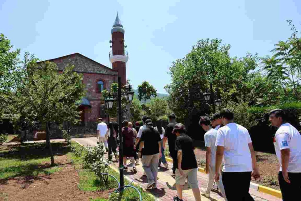 Kartepe’de Gençler Hayatı Deneyimliyor