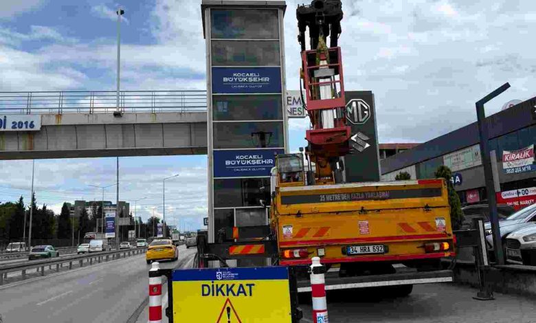 Üst geçitler yeni aydınlatma sistemiyle daha güvenli
