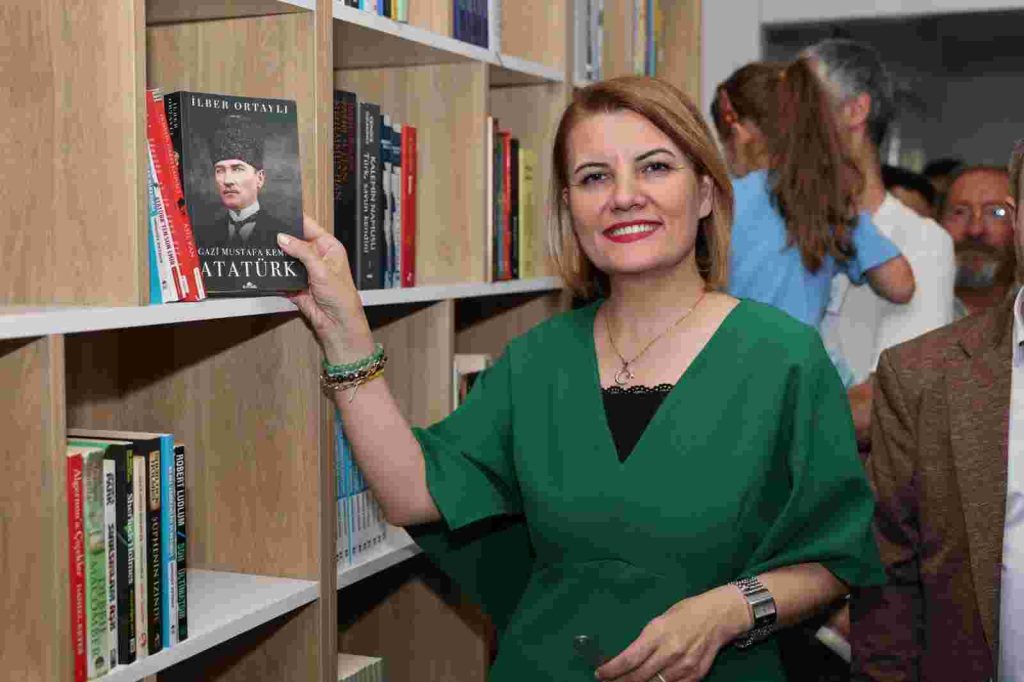 Yahya Kaptan Kütüphanesi düzenlenen törenle hizmete açıldı