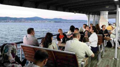 İzmit Körfezi Mehtap Turları’na katılan vatandaşlar