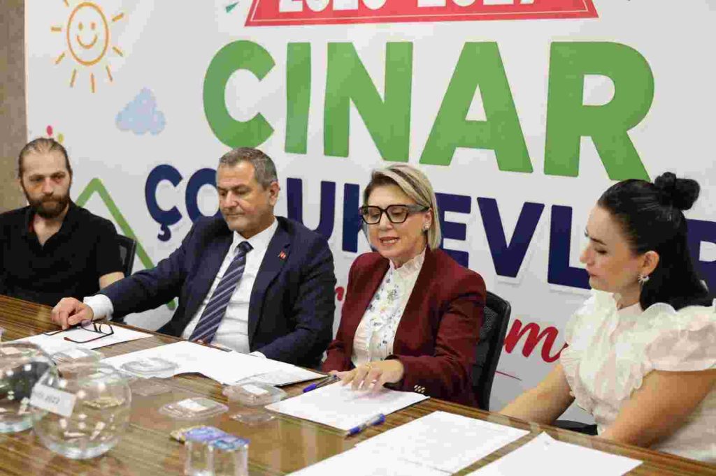 İzmit Belediyesi bünyesinde hizmet veren Yeşilova Çınar Çocuk Evi, Şirintepe Çınar Çocuk Evi ve Tepeköy Çınar Çocuk Evi 2026-2027 eğitim öğretim yılı öğrenci kura çek