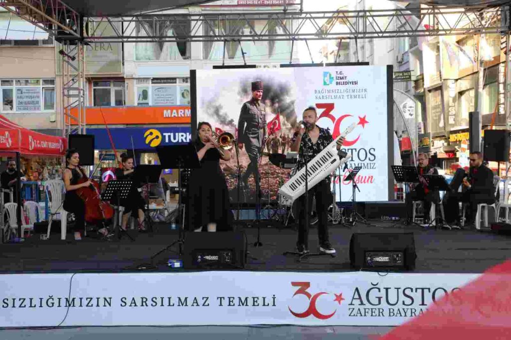 30 Ağustos Zafer Bayramı İzmit’te gururla kutlandı