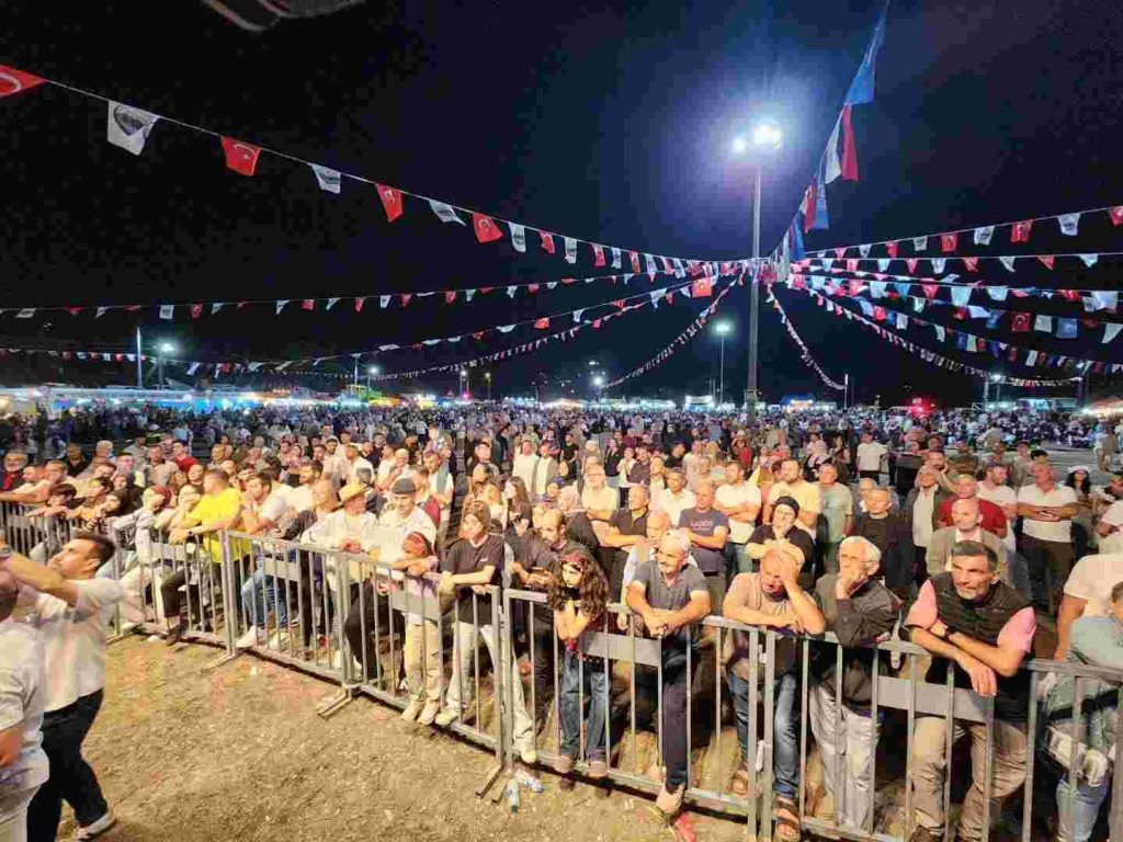 38. Gölcük Yazlık Kadırga Şenlikleri Yine Coşkulu Başladı