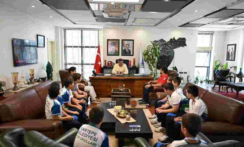 Başkan Kocaman, Şampiyon Güreşçilerle Buluştu