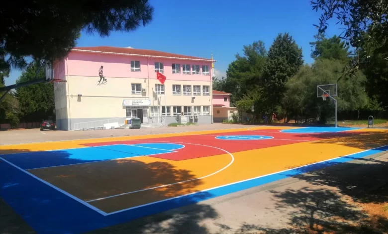 Büyükşehir’le okullar spor alanlarına kavuşuyor