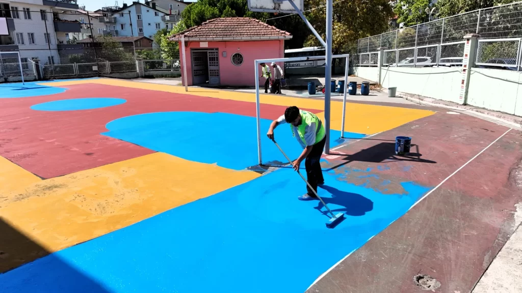 Büyükşehir’le okullar spor alanlarına kavuşuyor - görsel 3