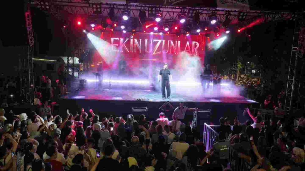 Ekin Uzunlar Gölcük konseri.