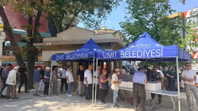 İzmit Belediyesinden Mevlid Kandili’nde helva ikramı