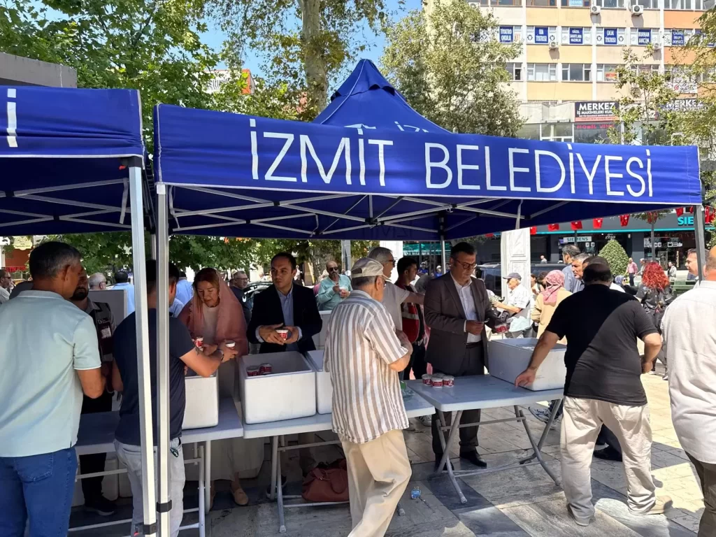 İzmit Belediyesinden Mevlid Kandili’nde helva ikramı - görsel 3