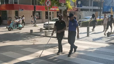 Görme engelli vatandaşa zabıtadan destek eli