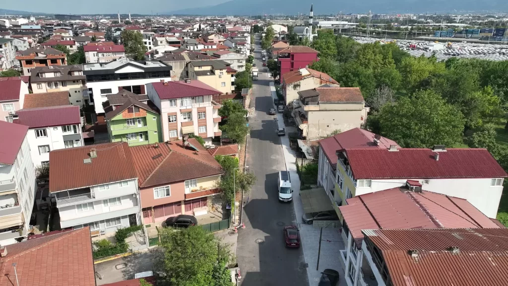Kartepe’de yollar yenilendi, ulaşım rahatladı - görsel 2