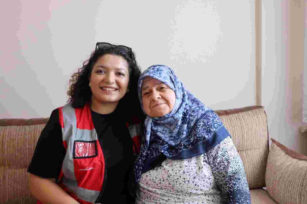 İzmit Belediyesi, evde bakım hizmetine kesintisiz devam ediyor