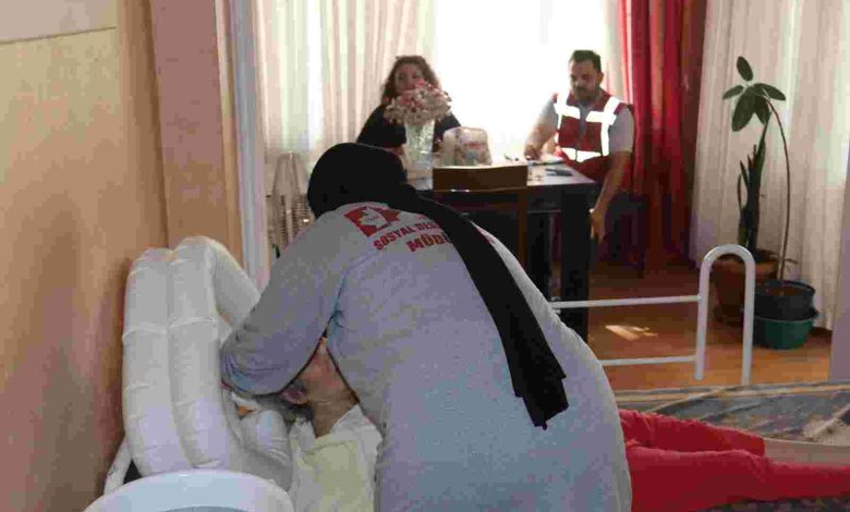 İzmit Belediyesi, evde bakım hizmetine kesintisiz devam ediyor
