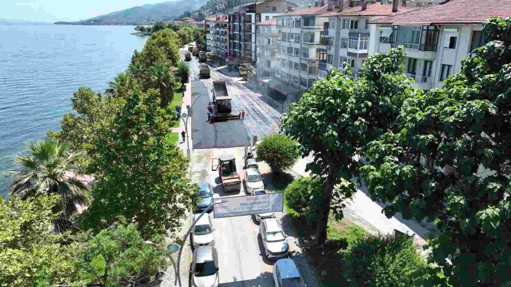 Karamürsel Plaj Yolu Caddesi yenilendi
