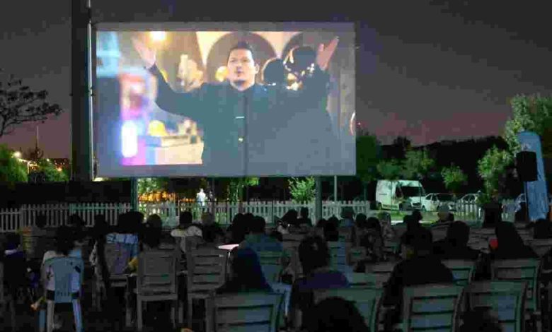 Kartepe’de Yıldızlar Altında Sinema Keyfi