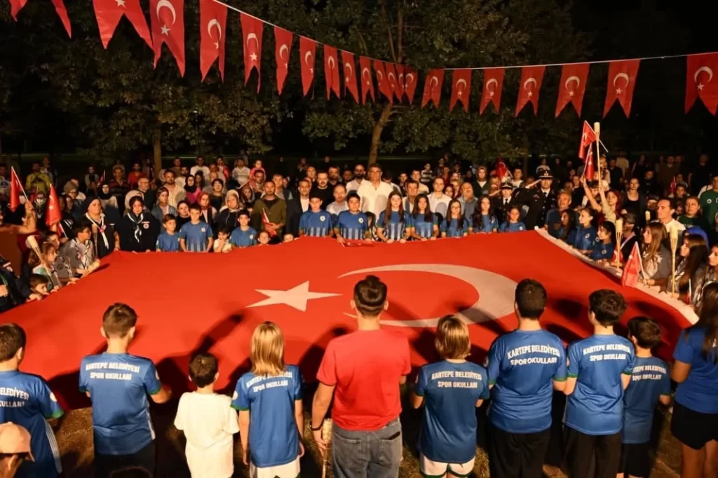 Kartepe’de 30 Ağustos Coşkusu Fener Alayıyla Taçlandı - görsel 4