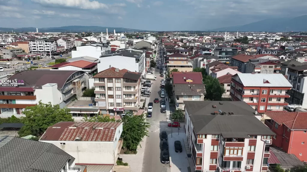 Kartepe’de yollar yenilendi, ulaşım rahatladı - görsel 3