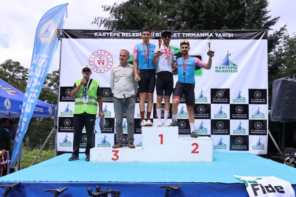 Zafer Bayramı’nda Kartepe Zirvesine Pedalladılar - görsel 3