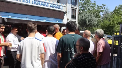 İzmit Belediyesi Cuma ikramlarına devam ediyor