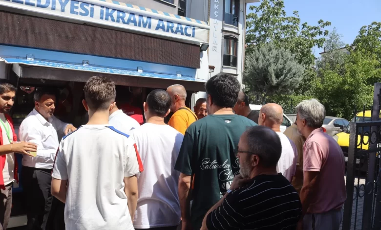 İzmit Belediyesi Cuma ikramlarına devam ediyor