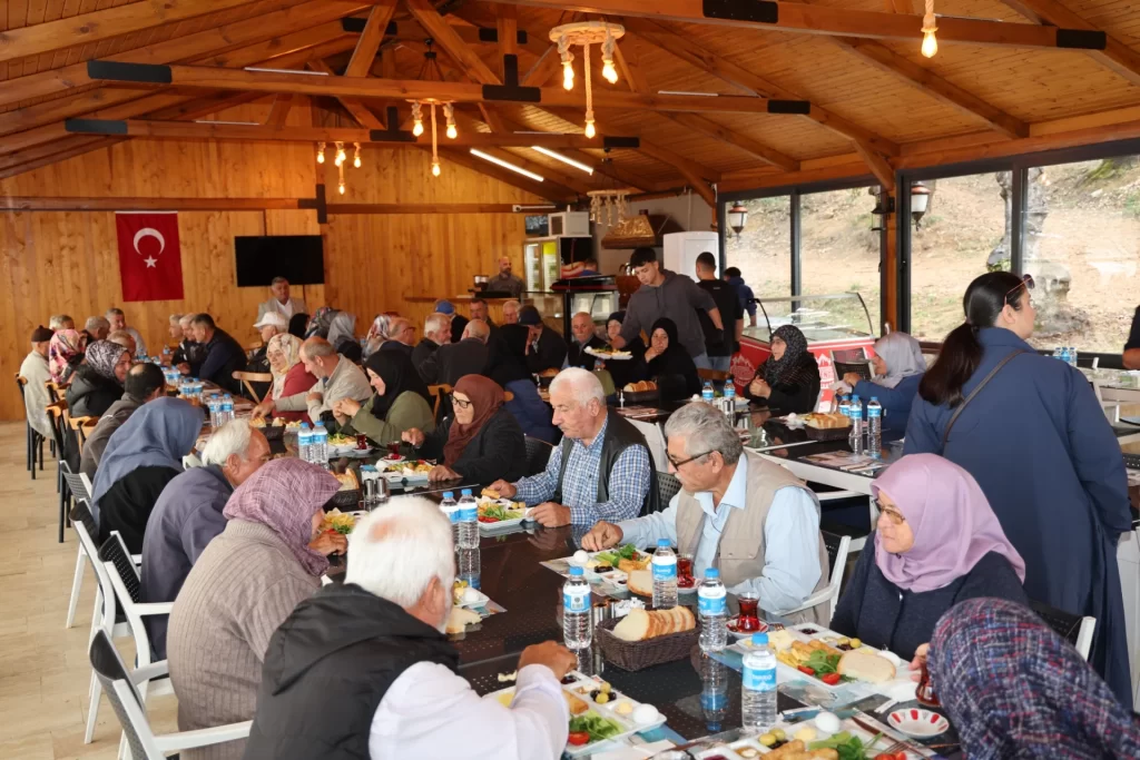 Kandıra’nın Büyükleri Saygınlar Kahvaltısı’nda Buluşmaya Devam Ediyor - görsel 3