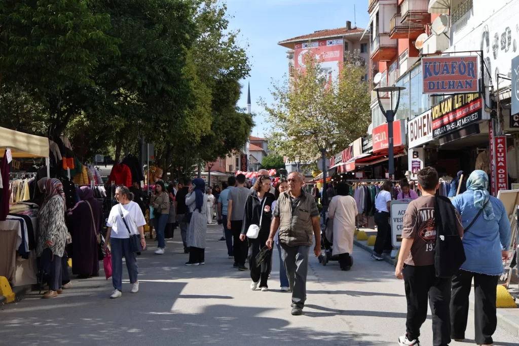 Alışveriş festivali Gölcük’te ticareti canlandırdı - görsel 4