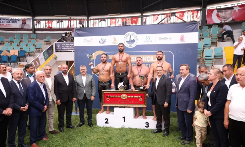 İshakçılar’da Başpehlivan Seçkin Duman